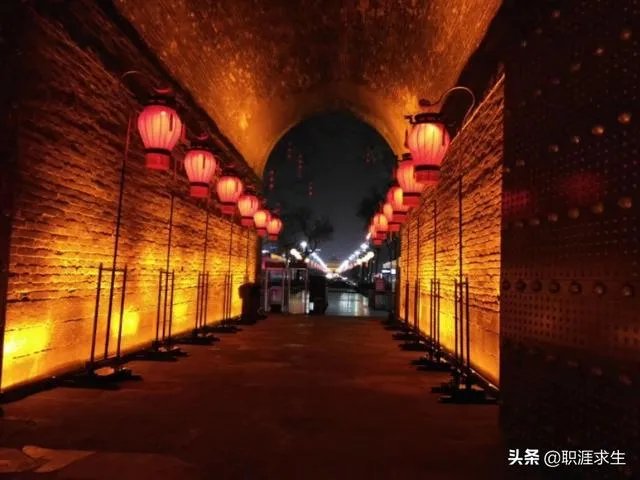 职场晋升，是看能力还是看PPT？