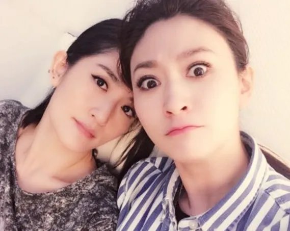 李小冉当谢娜的伴娘,她俩私底下关系有多好?