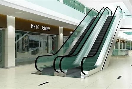 上海女童手扒扶梯双脚悬空，一男子紧急救出，扶梯的安全隐患有哪些？