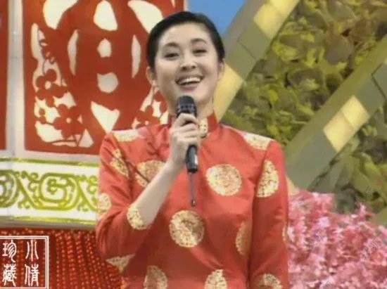 董卿倪萍两代央视一姐罕见合体，风光无限的她们为何泪流满面？