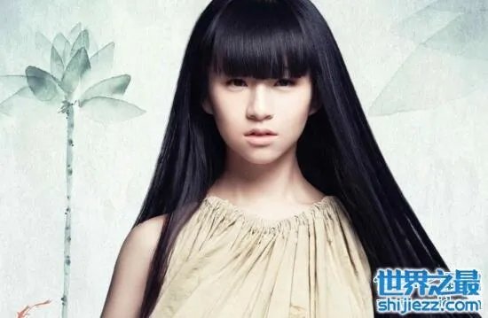 揭秘小彩旗男友是谁，14岁就谈恋爱直呼老公 