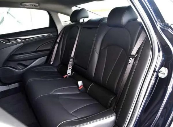 不到22万的中大型轿车，入门版的别克君越，配置够用吗？