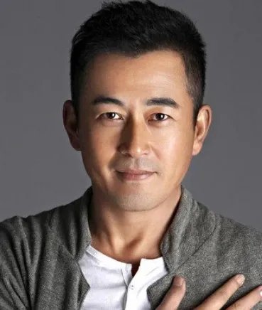 为娶张歆艺丢弃原配，与儿子闹翻的王志飞，后来怎样？