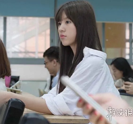 又是别人家的学妹！“白衬衣学妹”爆红网络秒杀奶茶