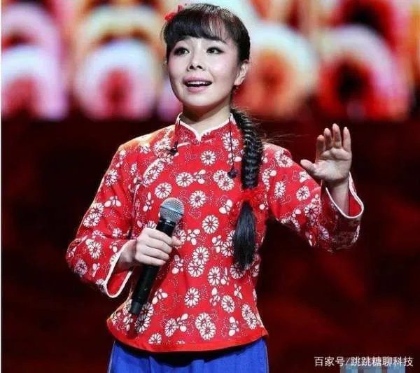 她曾获星光大道冠军，双目失明成当红歌手，婚后成幸福人妻，她是谁？