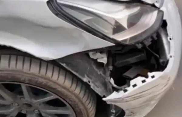 女车主坐车顶维权，特斯拉这是摊上事了吗？