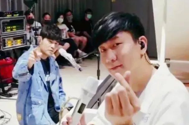 林俊杰过40岁生日,周杰伦带娇妻昆凌现身,他们之间有着怎样的深厚友谊?