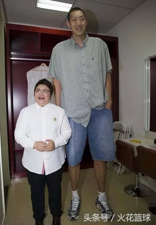 孙明明和姚明哪个高