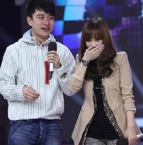 快乐大本营贾乃亮李小璐落泪 乃爸不慎遭女儿馨爷嫌弃