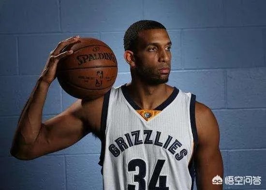 火箭签下约翰逊和赖特的话,周琦会不会成为第三个拥有总冠军戒指的中国人?