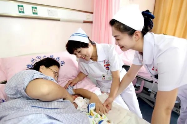 贵州毕节一家属说不出产妇全名护士拒绝给娃！引发网友热议，你怎么看？