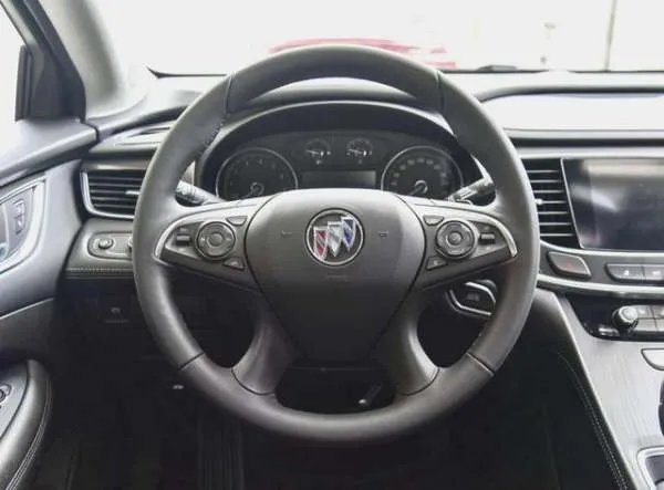 不到22万的中大型轿车，入门版的别克君越，配置够用吗？