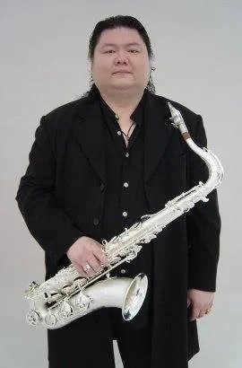 寻找台湾艺人戎翔的资料