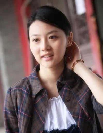 国民校花孙文婷清纯惹人爱 一夜走红网络亮相大本营