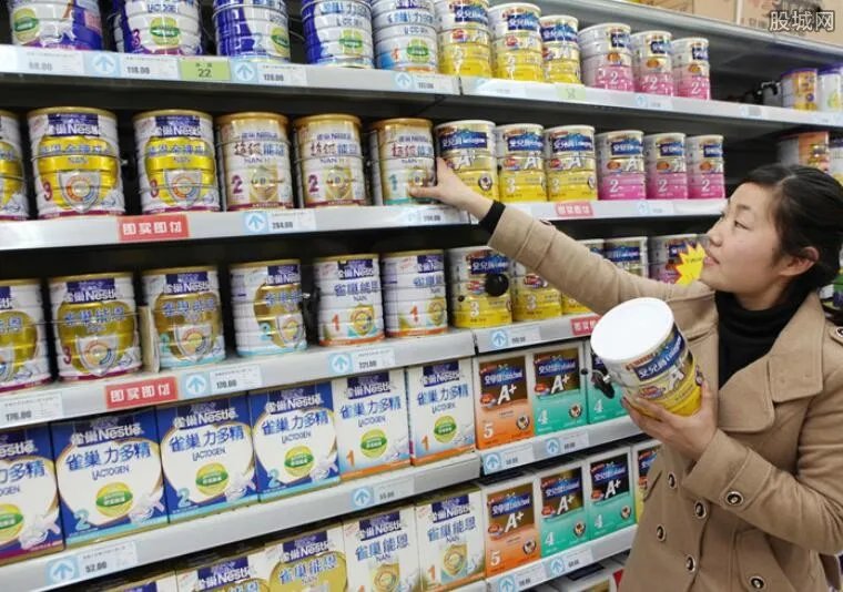 出生率奶粉竞争 国内外厂商开启绞杀模式