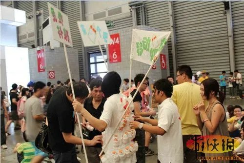 史上最大“乳” 2011CJ最解渴“胸器”解密