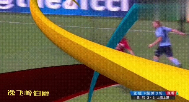 艾哈受伤倒地，上港球员把球踢出场外，伊朗裁判法加尼为什么却催促对方尽快发界外球？