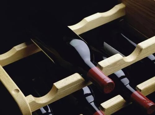 红酒酒架的作用 如何选择红酒酒架