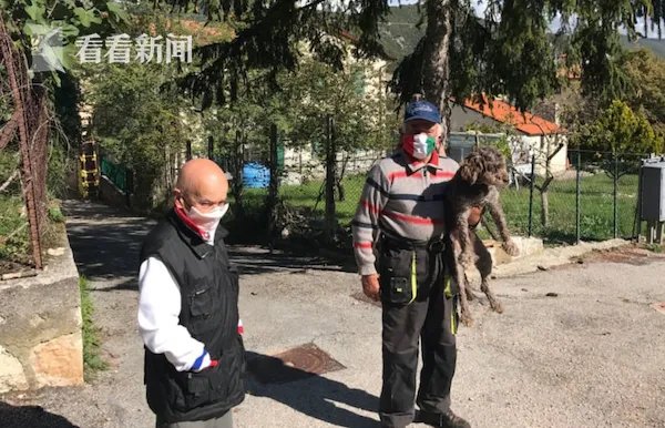 如何看待意大利二人小镇坚持戴口罩这一行为？