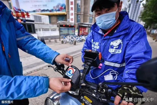 朋友圈都是头盔怎么回事？