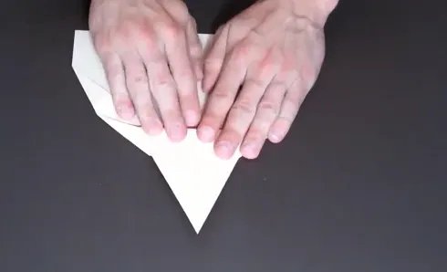 “开学第一课”中的歼15纸飞机怎么折