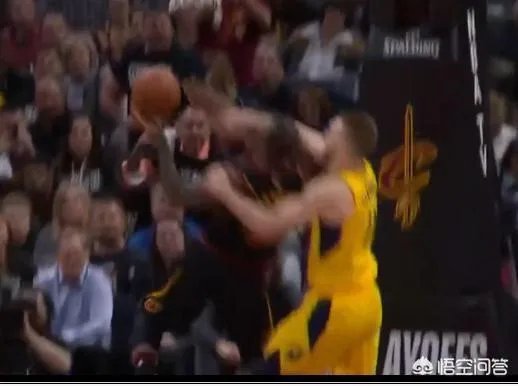 G2末节詹姆斯上篮被萨博尼斯放倒,恶意犯规,怎么看?