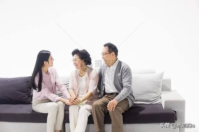 妻子回娘家照顾年迈的父亲，我却过起了单身生活，我该怎么办？