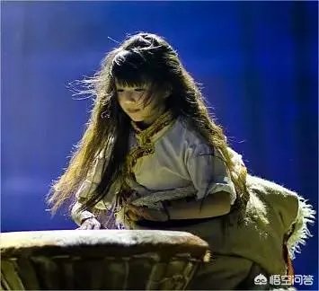 曾经在春晚舞台惊艳众人的小彩旗，现在怎么样了？