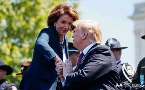 内斗！美国疫情如此严重，特朗普和佩洛西却互相嘲讽，你怎么看？