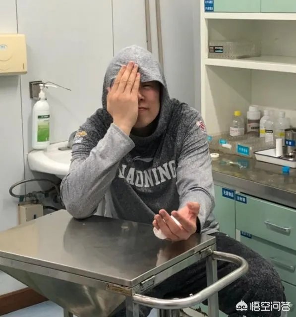 韩德君手掌骨折，出战成疑，辽宁队能不能拿下北京队？