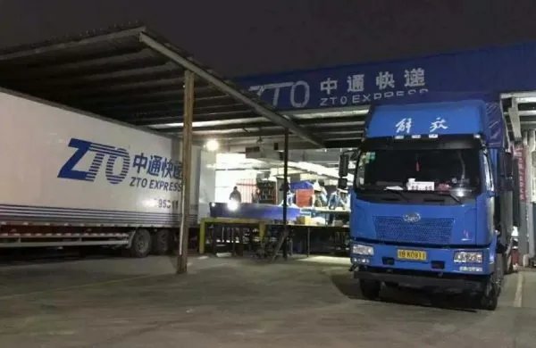 女子退货被中通快递员扇耳光,事情的原委是怎样的?