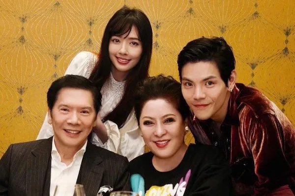 向太官宣郭碧婷怀孕，怀个孕热搜第一，这家人有多爱出风头？