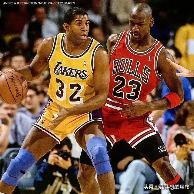 乔丹在打不过活塞时，选择和同届的奥拉朱旺抱团，可以几个冠军？