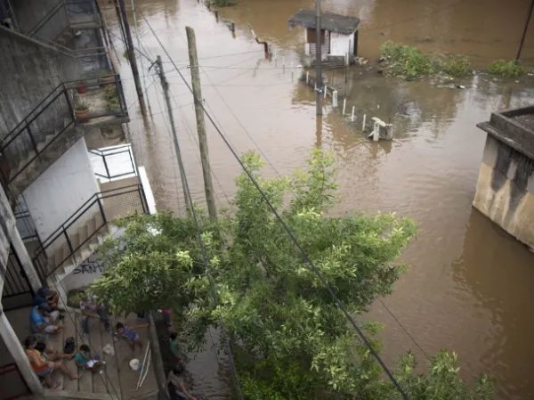 怀化一整栋楼被洪水冲走，沿途撞到多栋房屋！是否造成人员伤亡？