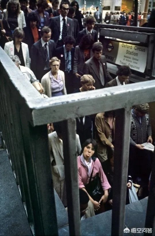 有哪些擅长以地铁为场景拍照的摄影师？