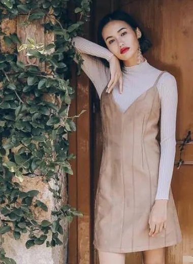 吊带裙怎么搭配