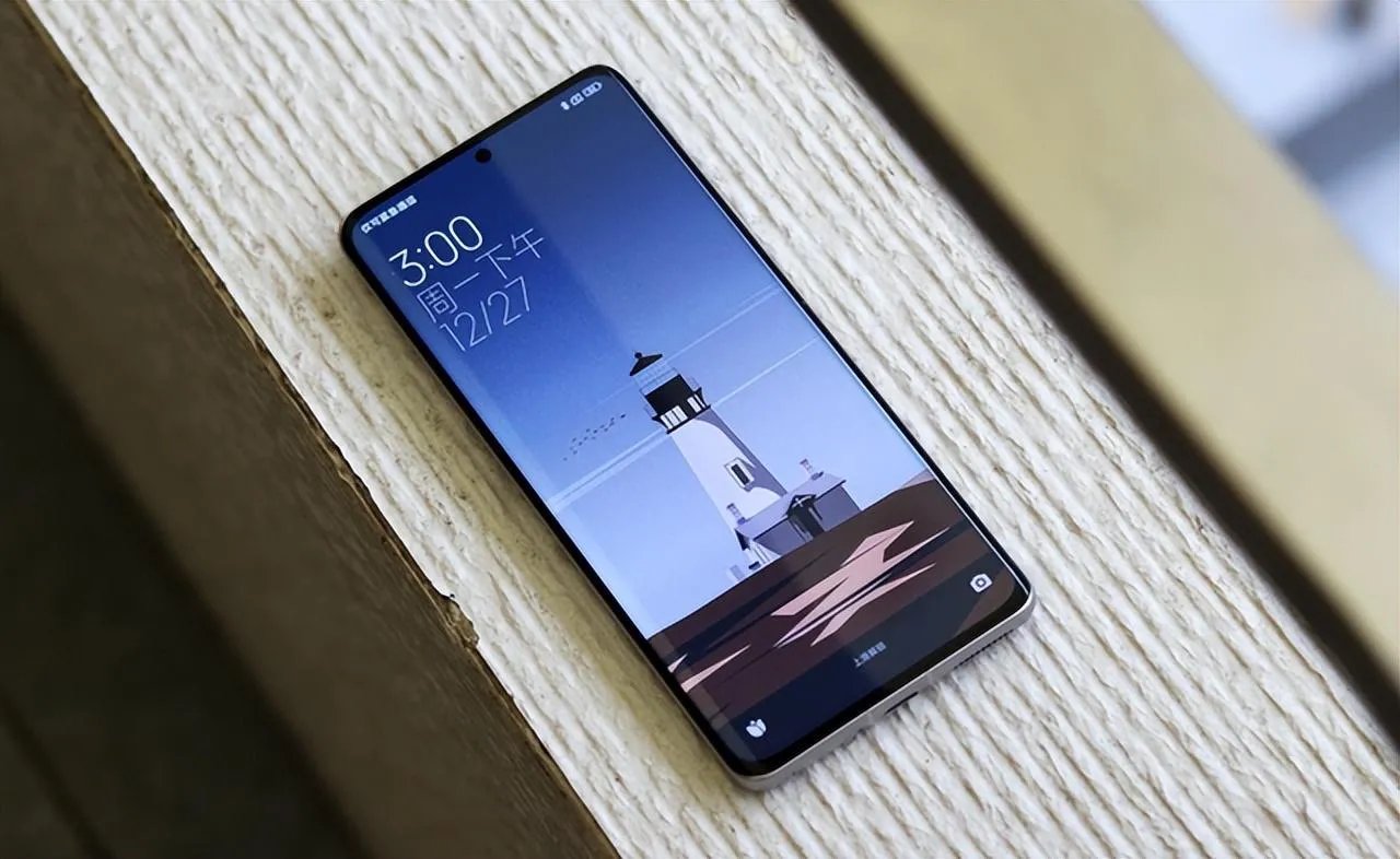 曲面屏手机性价比高值得入手（曲面屏手机这四款售价亲民）