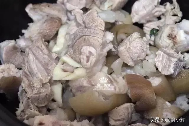 电饭煲能够煲压猪蹄吗？知道的能不能把过程写出来？