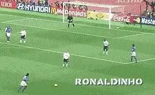 小罗连续4次踢中门柱弹回脚下的视频，你认为是真的吗？