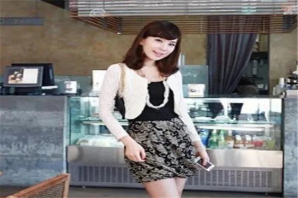 你怎么看待名媛拼团高端酒店拍照这种事情呢？