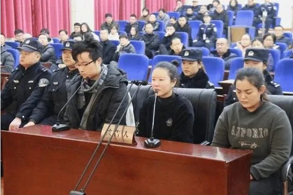 玛莎拉蒂撞宝马致2死4伤,醉驾女司机仅判无期是不是太少了?