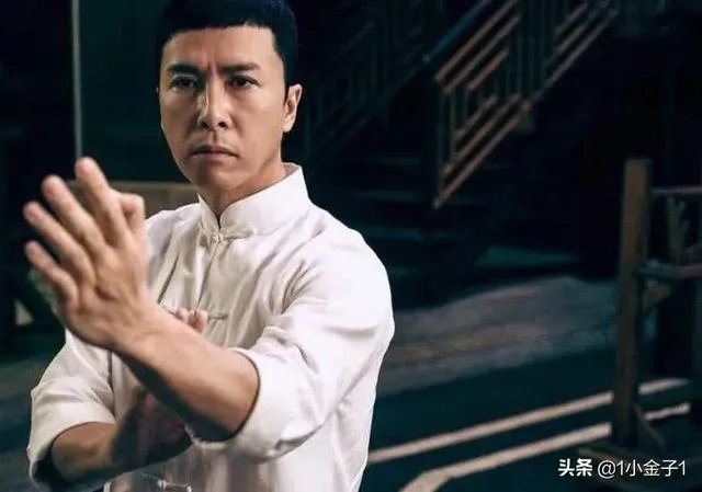 日票房夺冠，豆瓣7.3分，《叶问4》到底好不好看？