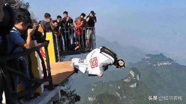 女大学生在张家界翼装飞行失踪,定位和手机都没带,生还的可能性大吗?
