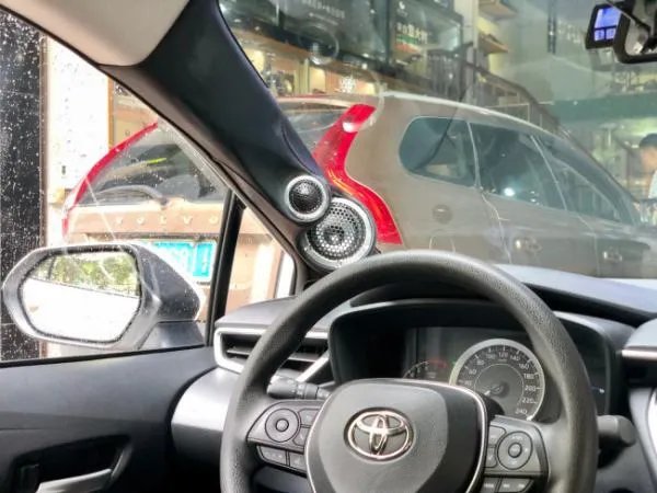 请问怎么改装丰田卡罗拉好看?