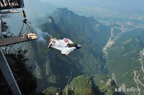 女大学生在张家界翼装飞行失踪,定位和手机都没带,生还的可能性大吗?