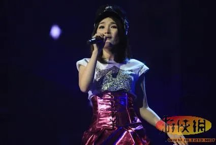 中国好声音丁丁也是个人工妹子 素颜照差别大