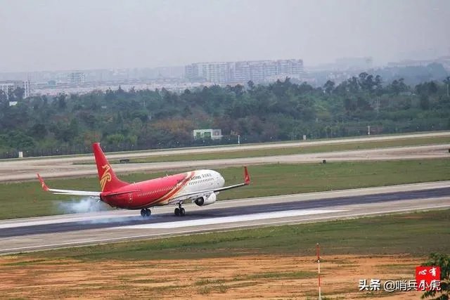 战斗机后轮着地,前轮抬起,如何分辨它是在起飞,还是在降落?