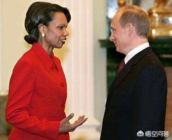 卡扎菲心中女神赖斯，地下室出生从政15年，为何受2位美国总统信赖？