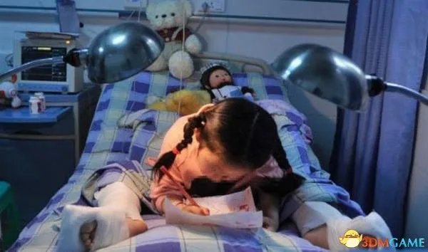 双胞胎女孩脚筋被砍 继爷爷丧尽天良虐童只为泄愤