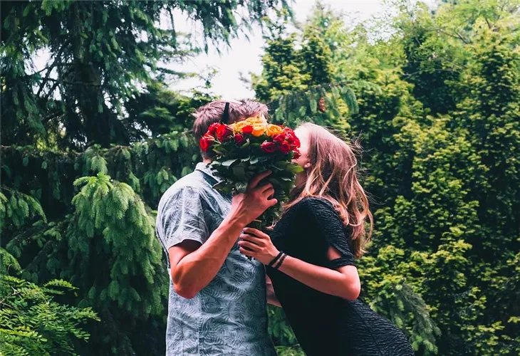 周杰伦用无人机表白昆凌，现在社会有哪些新潮的浪漫表白？